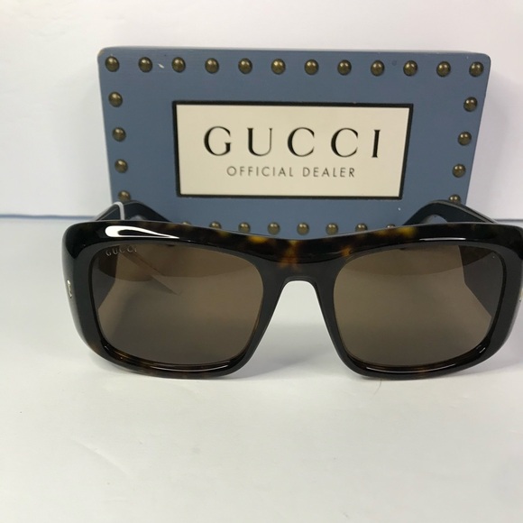 New - Guc­ci GG1080S Sun­glass­es worn by Paige DeS­or­bo as seen in Sum­mer H… - Picture 4 of 11